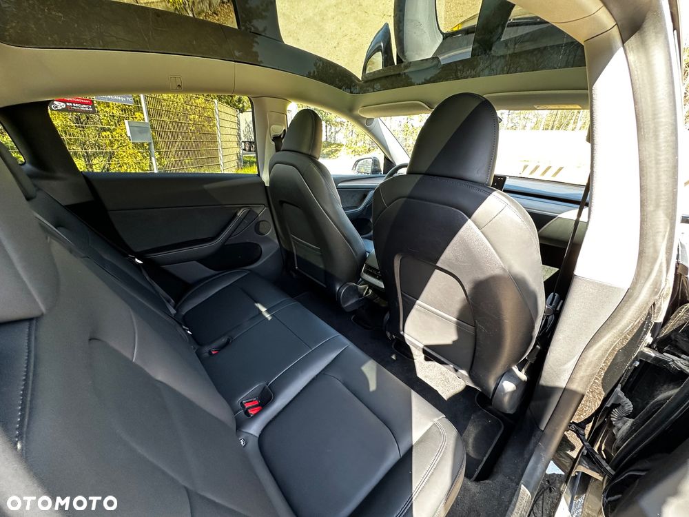 Tesla Model Y - 16