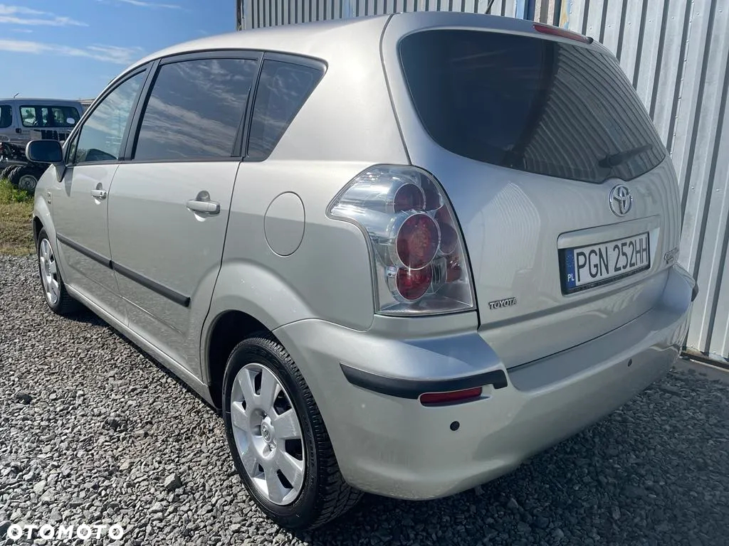 Toyota Corolla Verso - 3