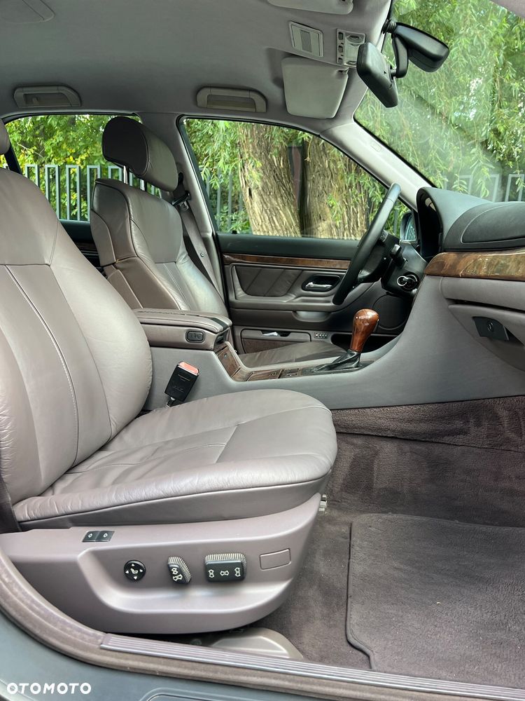 BMW Seria 7 735i - 28