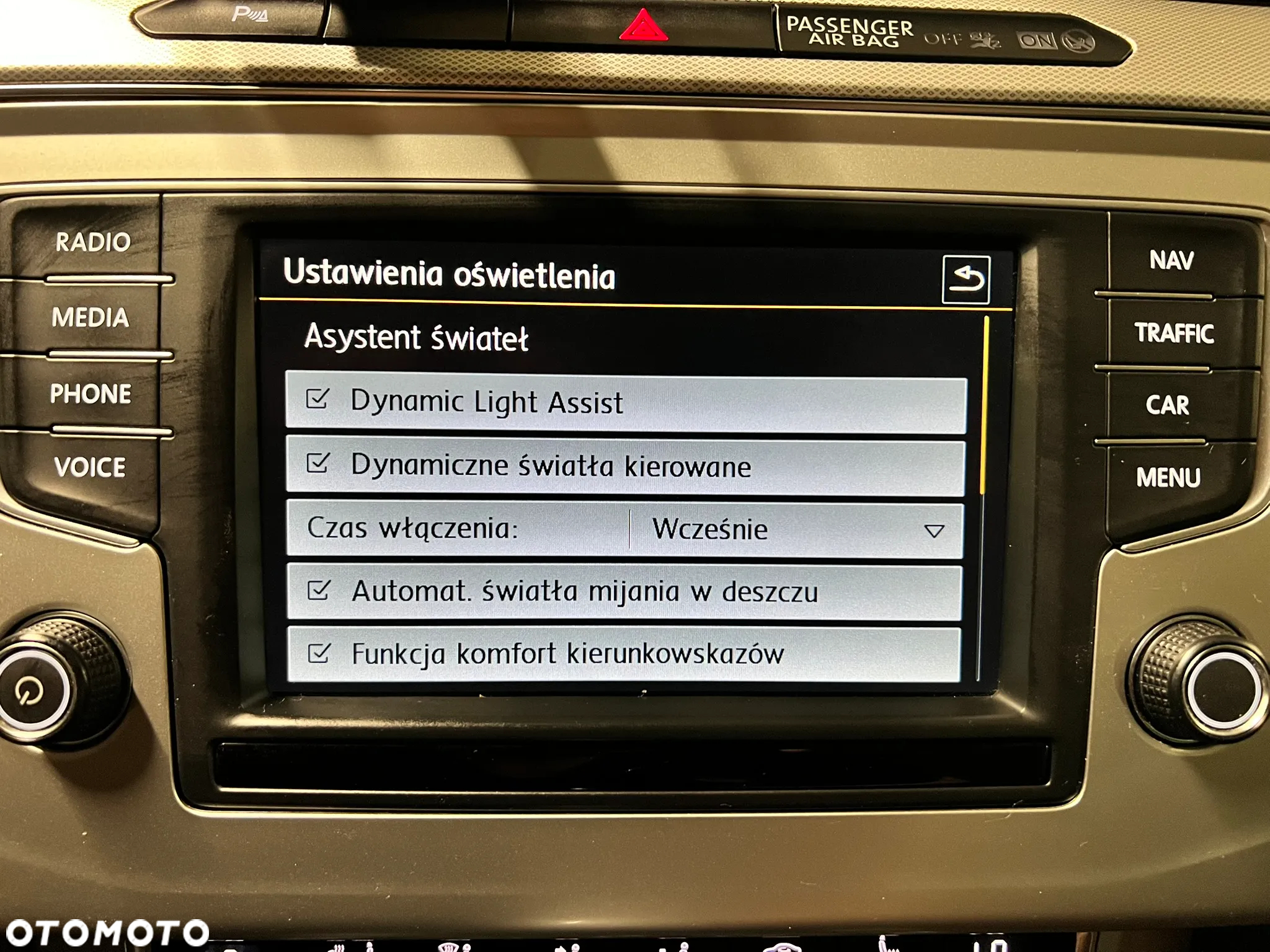 Volkswagen Passat Variant 1.6 TDI SCR DSG Trendline - 25