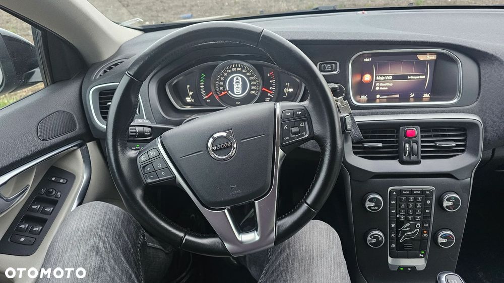Volvo V40 D2 Momentum - 10