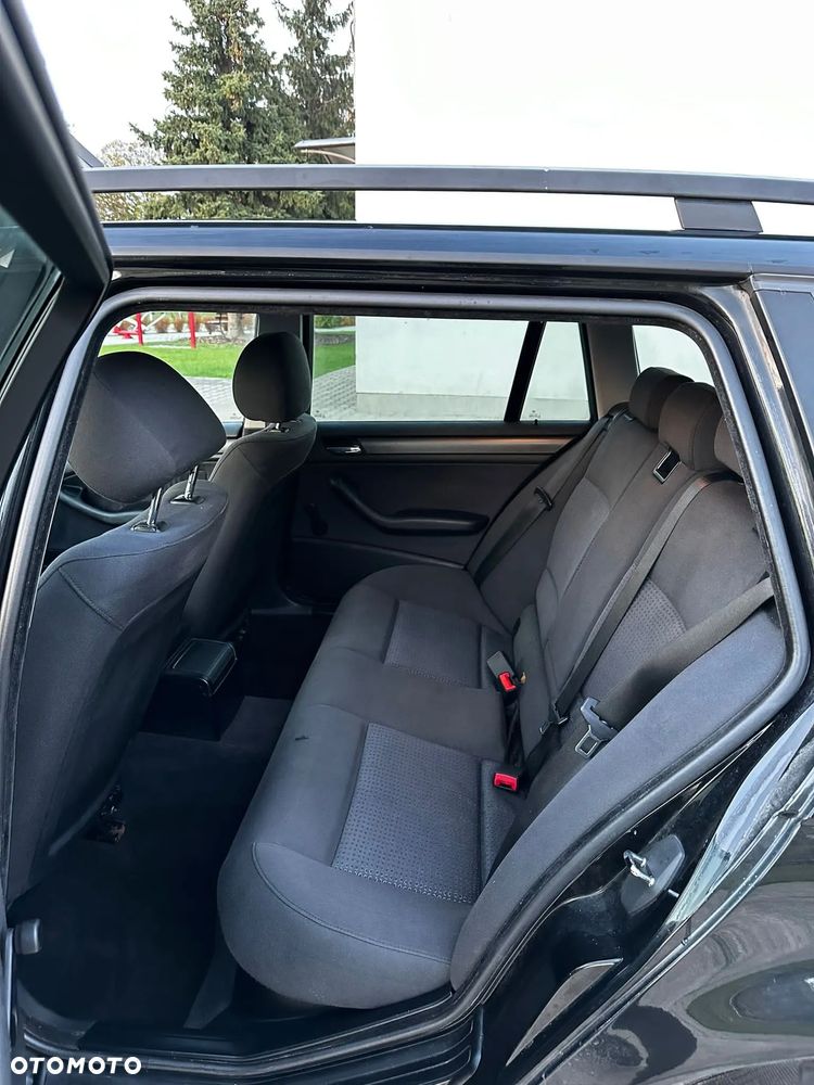 BMW Seria 3 318i Touring - 4