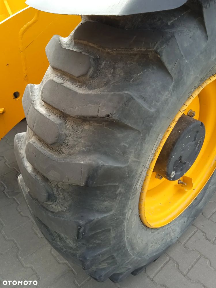 JCB 540-140 Hi-Viz - 15