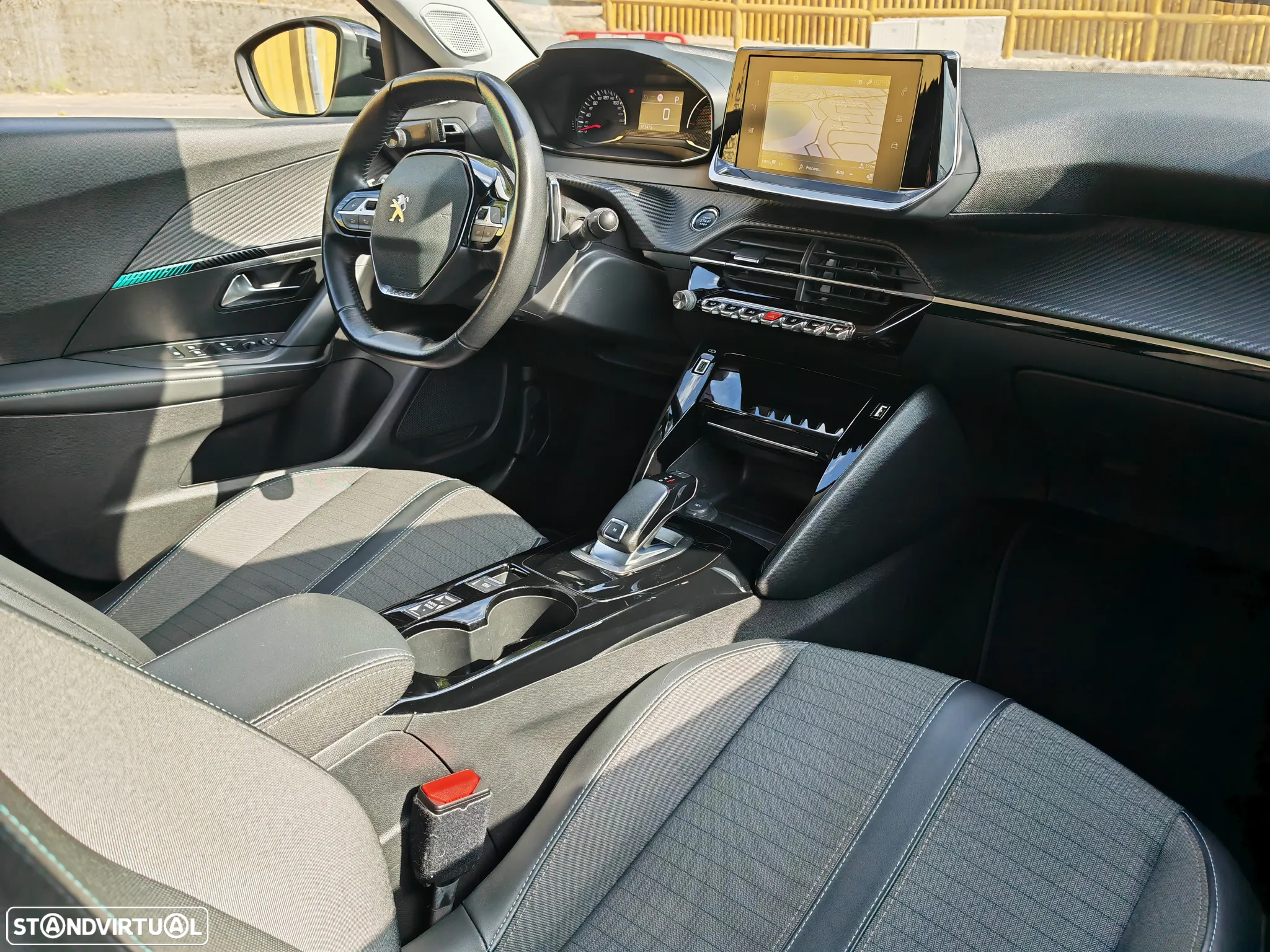 Peugeot 2008 1.5 BlueHDi Allure Pack EAT8 - 11