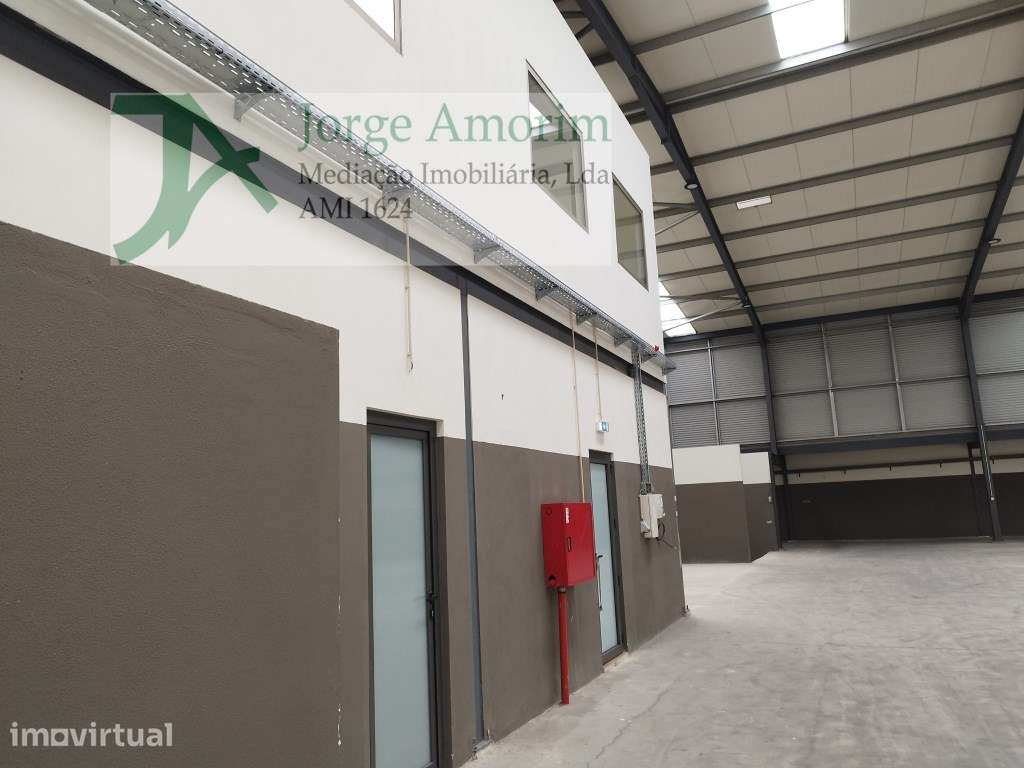 Armazém industrial . Área coberta de 1498 m2. 2 Pisos. - Grande imagem: 4/11