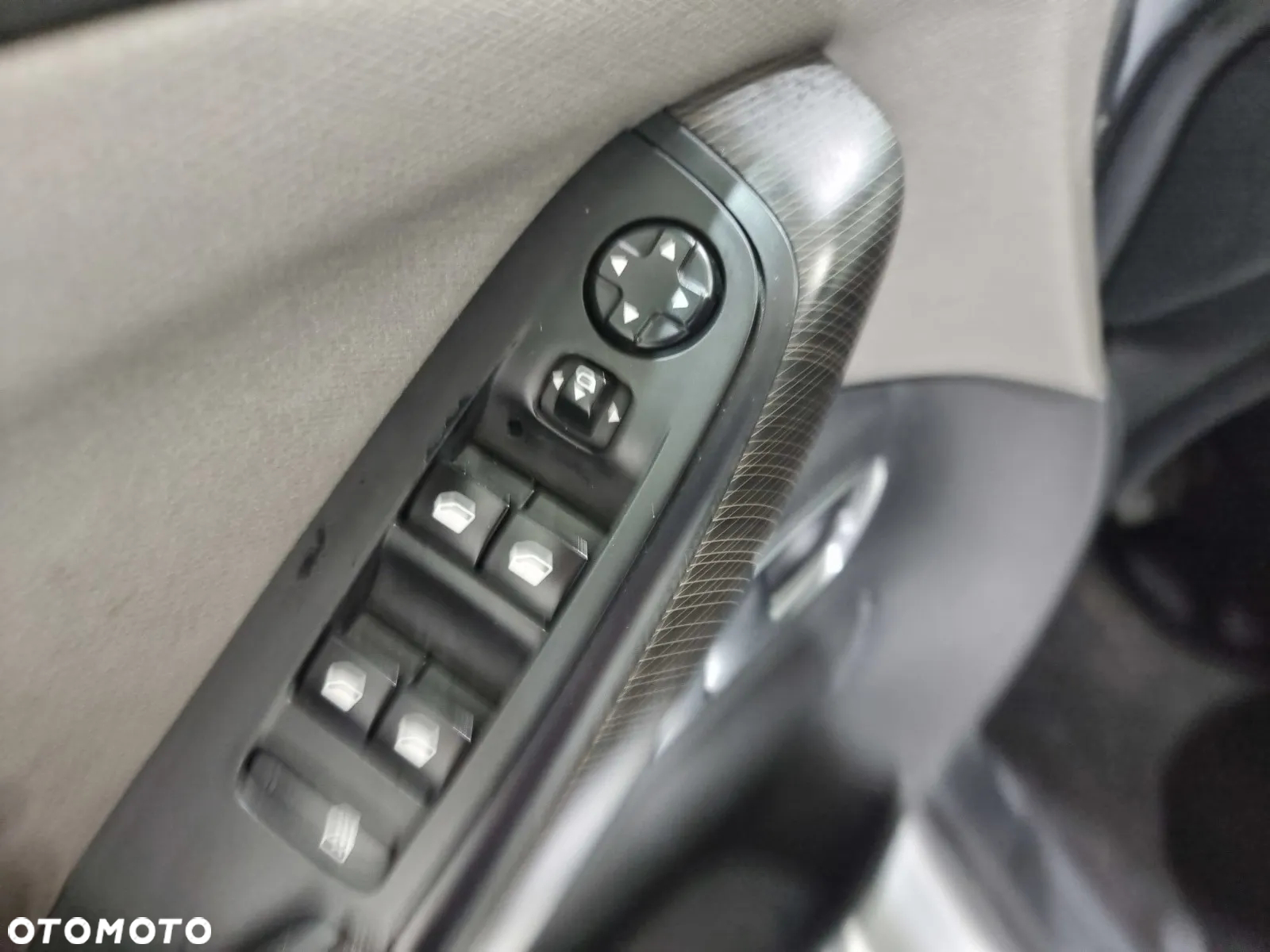 Citroën C4 Grand Picasso e-HDi 115 ETG6 Attraction - 19