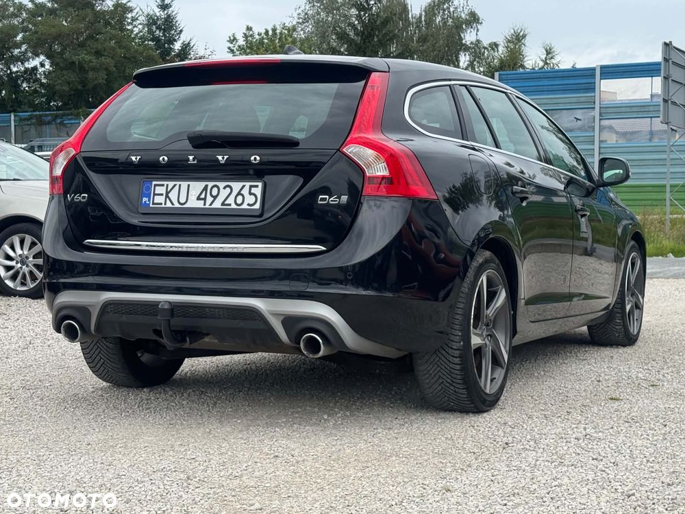 Volvo V60 D6 AWD Plug-in Hybrid R-Design Momentum - 14