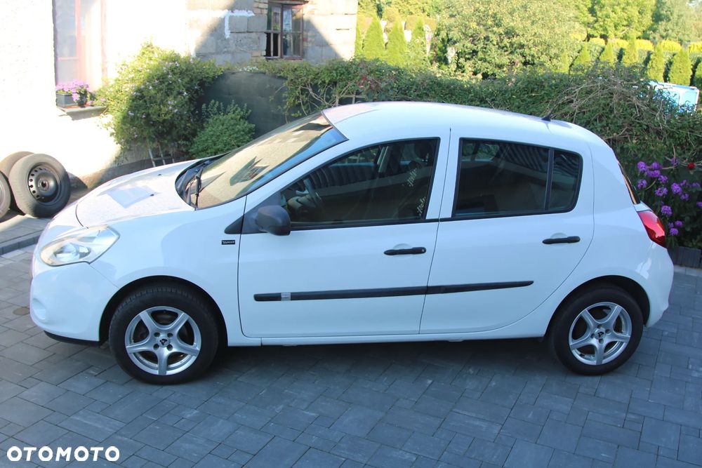 Renault Clio 1.2 16V 75 Yahoo - 14