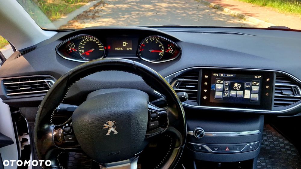 Peugeot 308 1.2 PureTech Allure S&S - 15