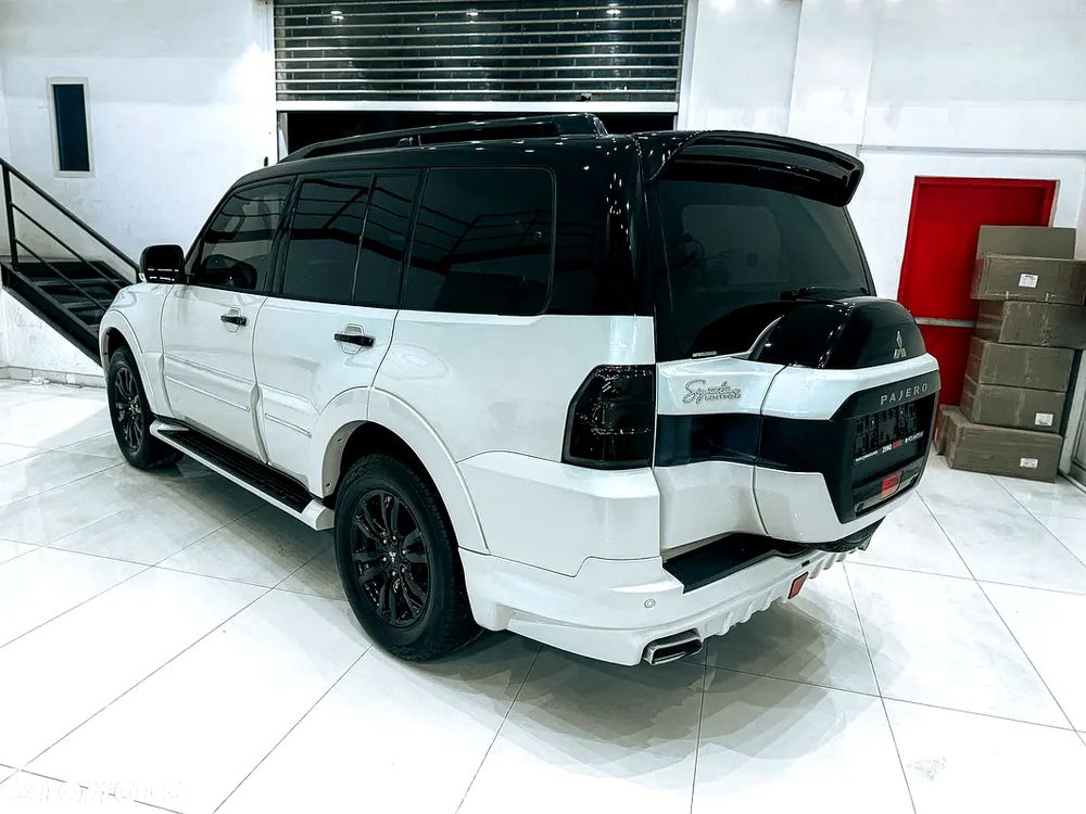 Mitsubishi Pajero - 4