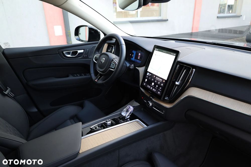 Volvo XC 60 T8 AWD Plus Dark - 27