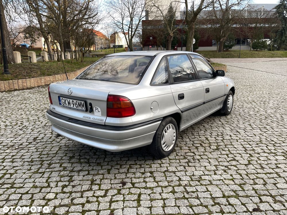 Opel Astra 1.4 GL - 4