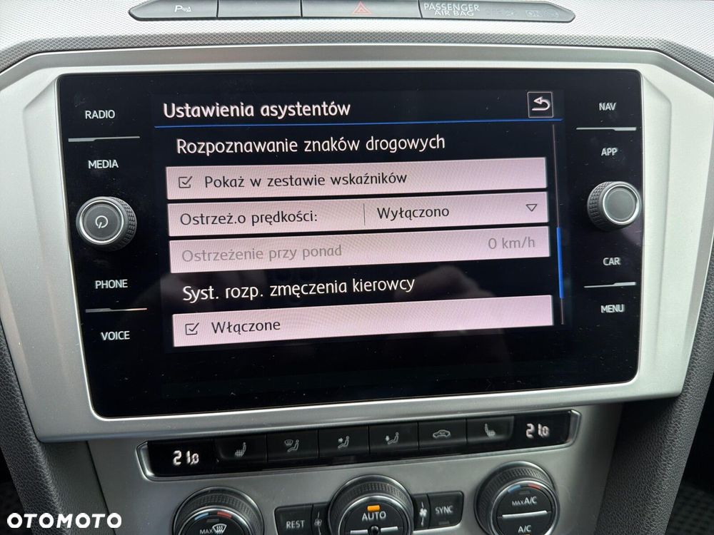 Volkswagen Passat 2.0 TDI SCR Comfortline DSG - 23
