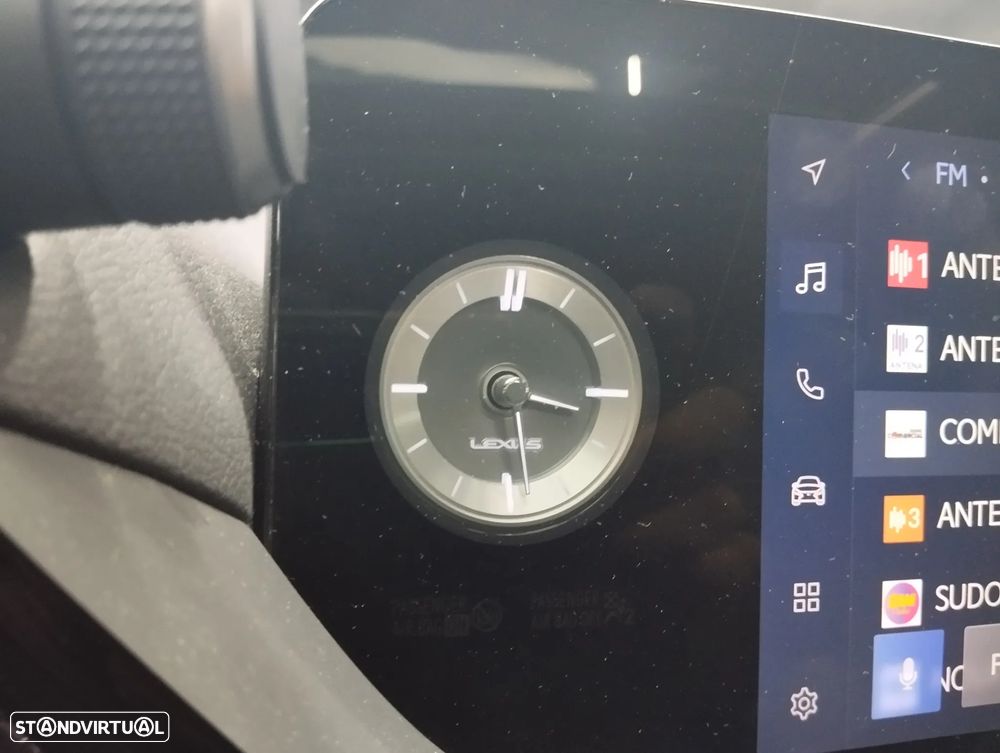 Lexus ES 300h F Sport - 27