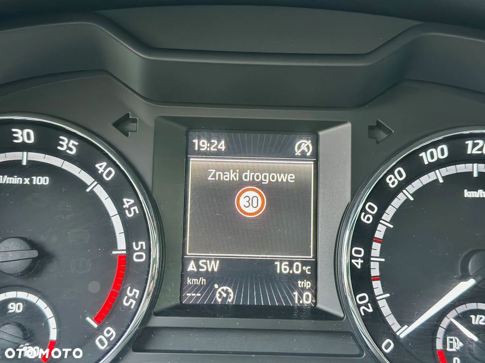 Skoda Octavia 2.0 TDI DSG RS - 27