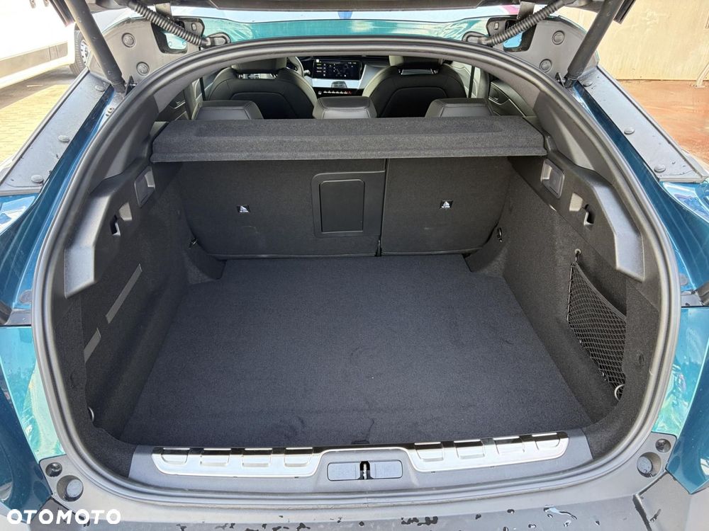 Peugeot 408 - 8