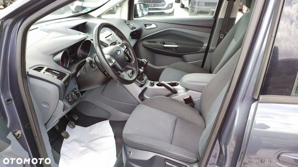 Ford Grand C-MAX - 36