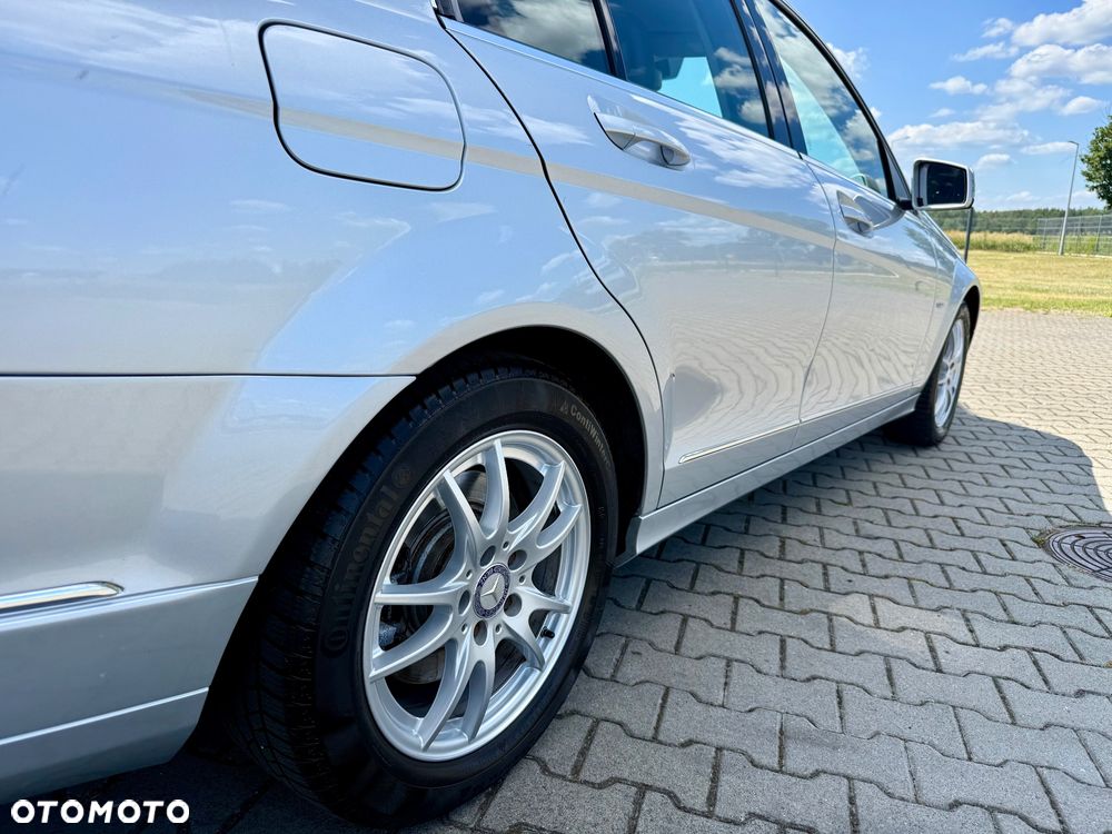 Mercedes-Benz Klasa C 250 CDI DPF Automatik BlueEFFICIENCY Avantgarde - 25
