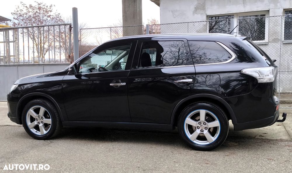 Mitsubishi Outlander 2.2 DI-D 4WD Automatik Intense - 3