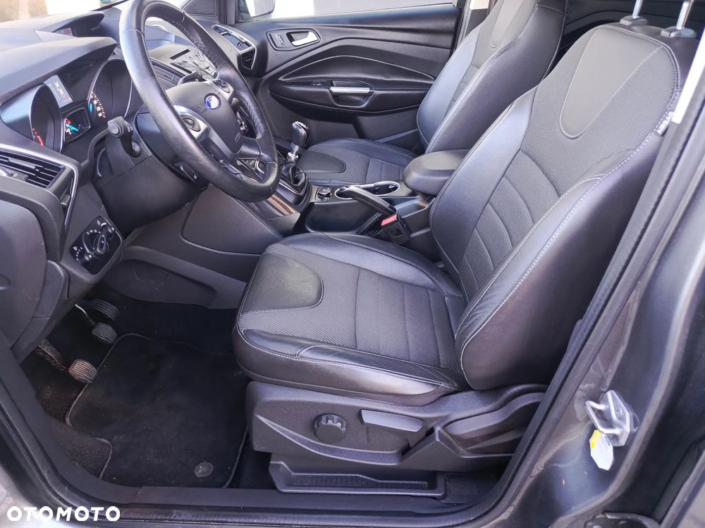 Ford Kuga 1.6 EcoBoost 2x4 Titanium - 8