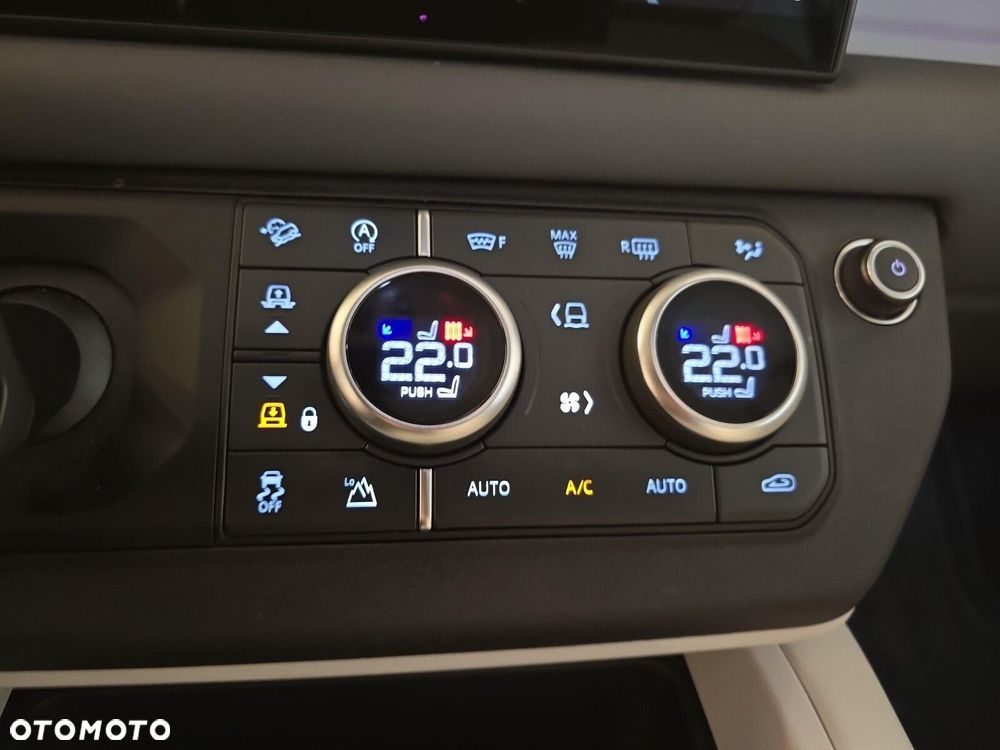 Land Rover Defender - 17