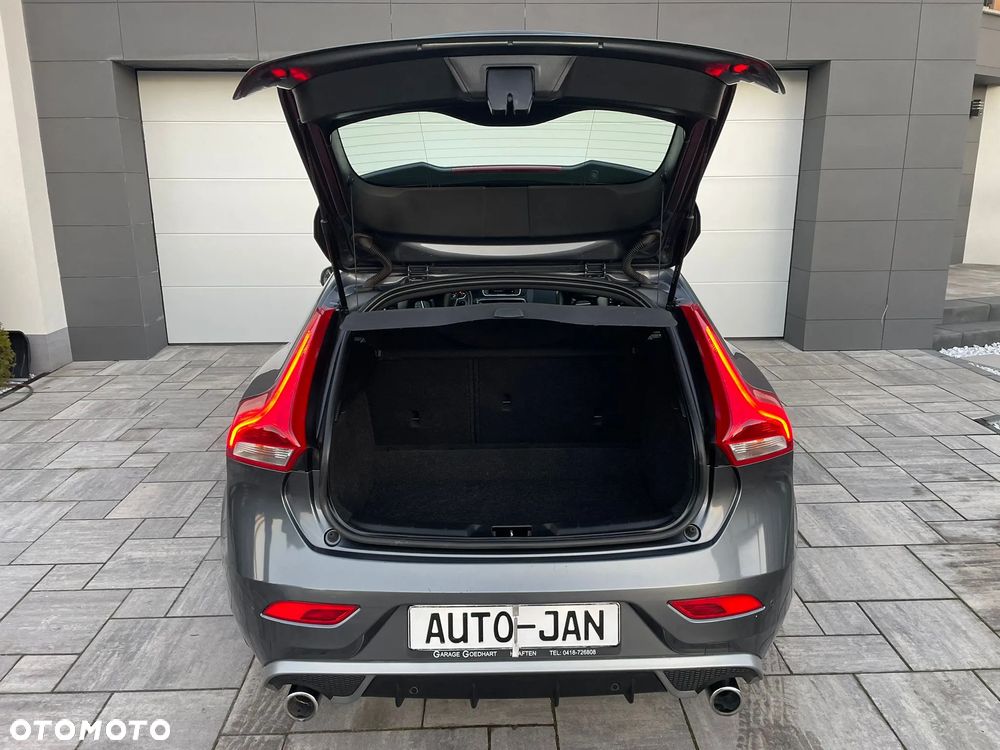 Volvo V40 D2 R Design - 17