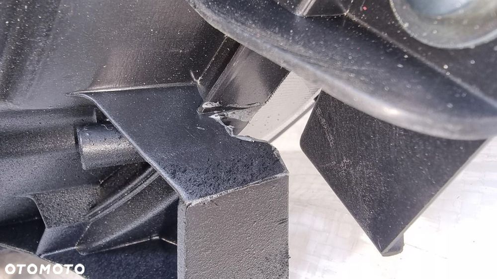 Opel Combo D lampa lewa przód przednia 520868580E - 10