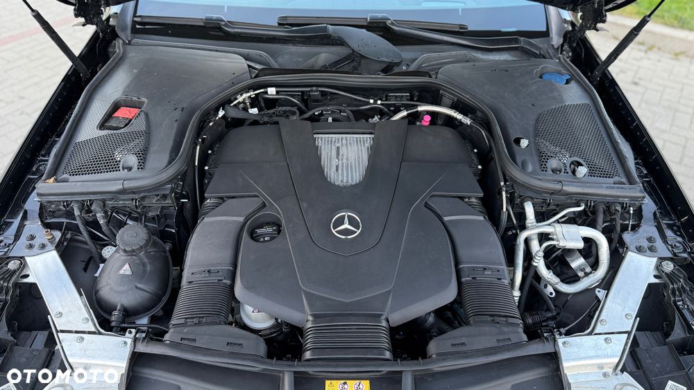 Mercedes-Benz Klasa E 400 4Matic 9G-TRONIC AMG Line - 21