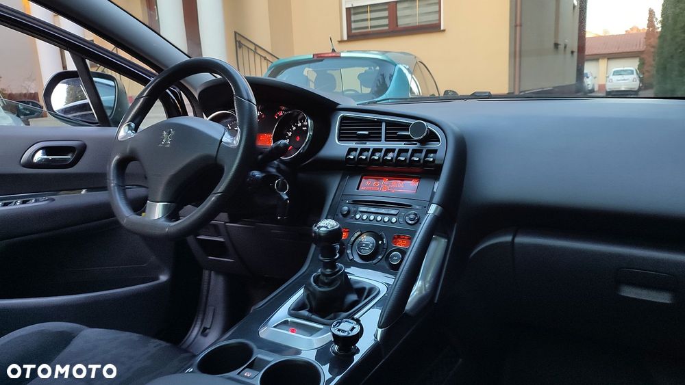 Peugeot 3008 HDi FAP 115 Family - 11