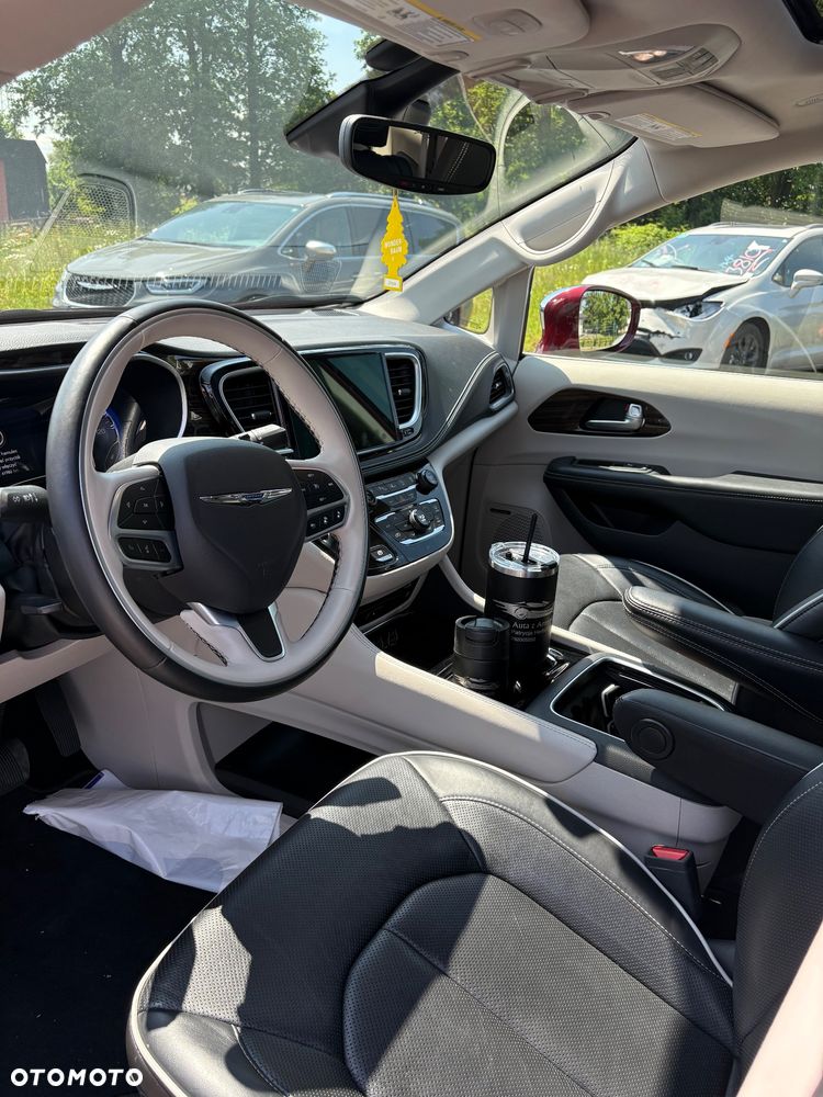 Chrysler Pacifica - 5