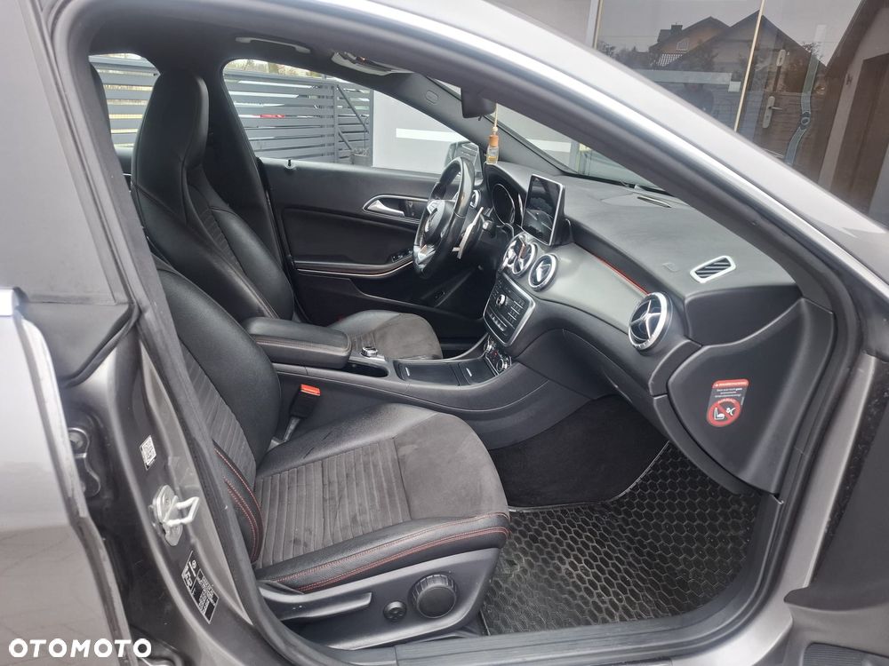 Mercedes-Benz CLA 180 7G-DCT Orange Art Edition - 13