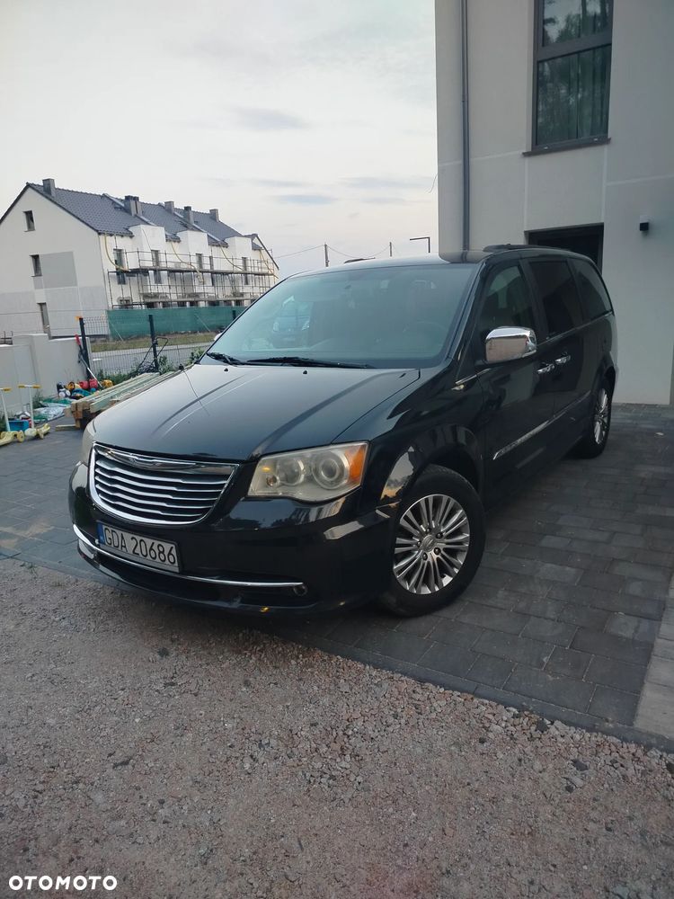 Chrysler Town & Country - 1