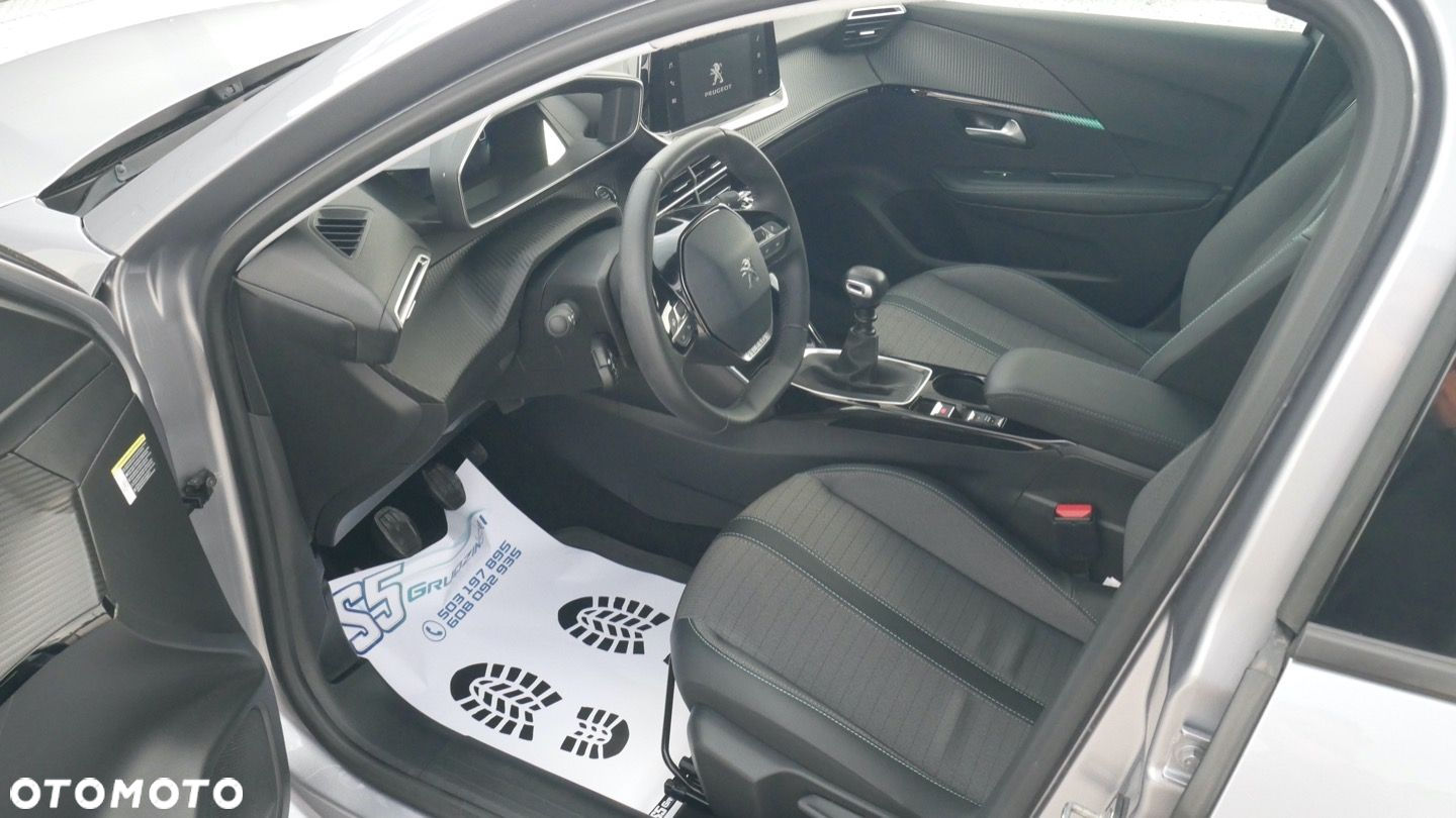 Peugeot 208 - 10