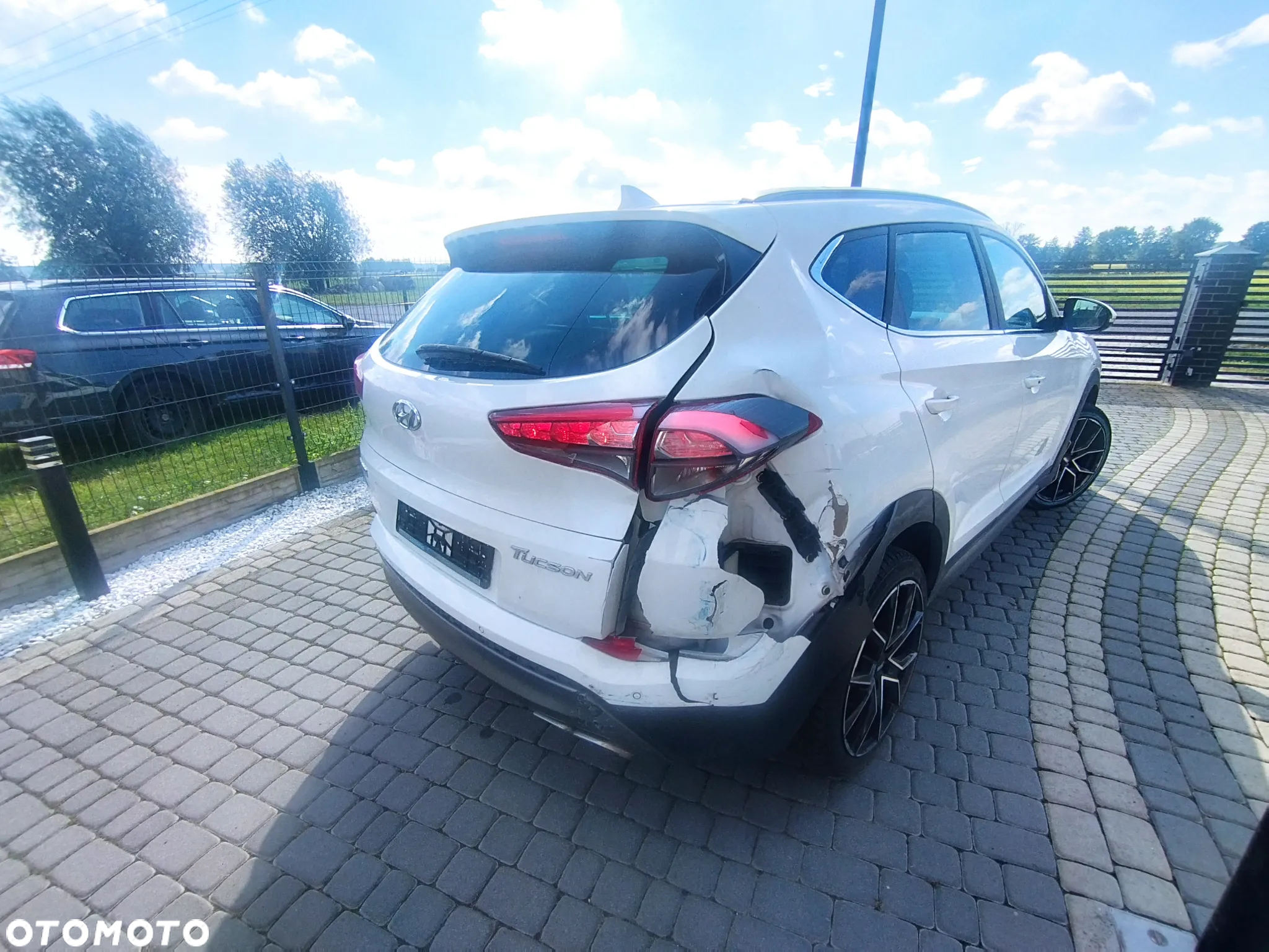 Hyundai Tucson 2.0 CRDI BlueDrive Style 2WD - 4