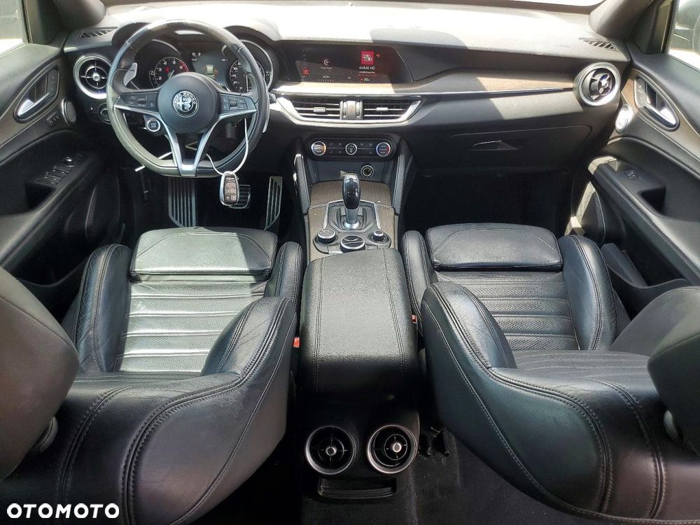 Alfa Romeo Stelvio 2.0 Turbo 16V AT8-Q4 Ti - 7