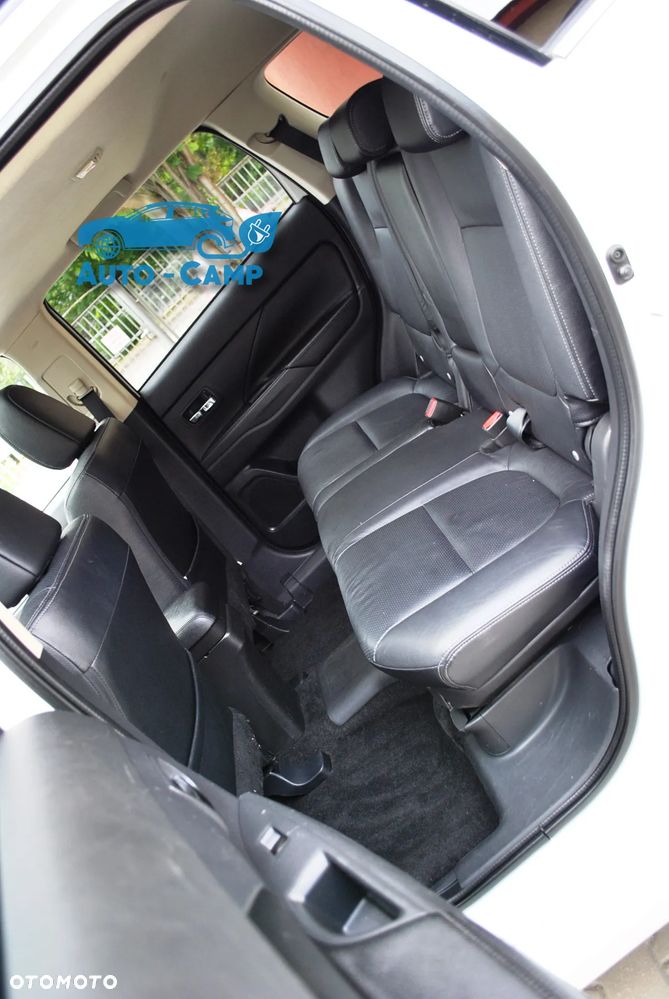 Mitsubishi Outlander Instyle NAVI + - 30