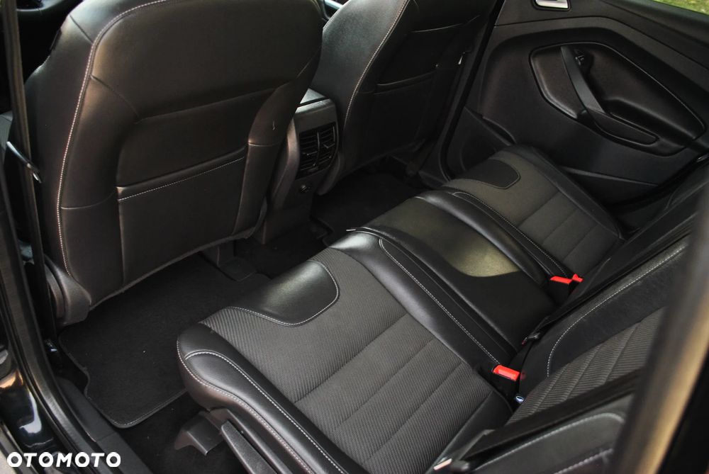 Ford Kuga 2.0 TDCi 2x4 Titanium - 13
