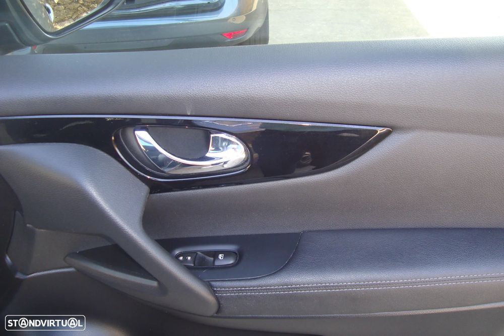 Nissan Qashqai 1.5 dCi N-Connecta J18+Led - 36