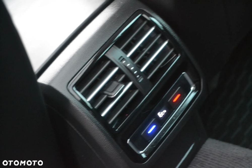 Volkswagen Passat ver-variant-plug--in--hybrid-gte - 23