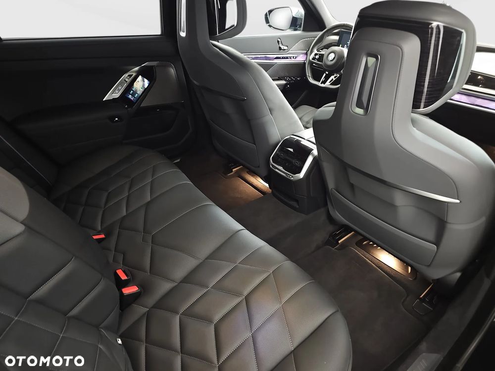 BMW Seria 7 740d xDrive mHEV sport - 33