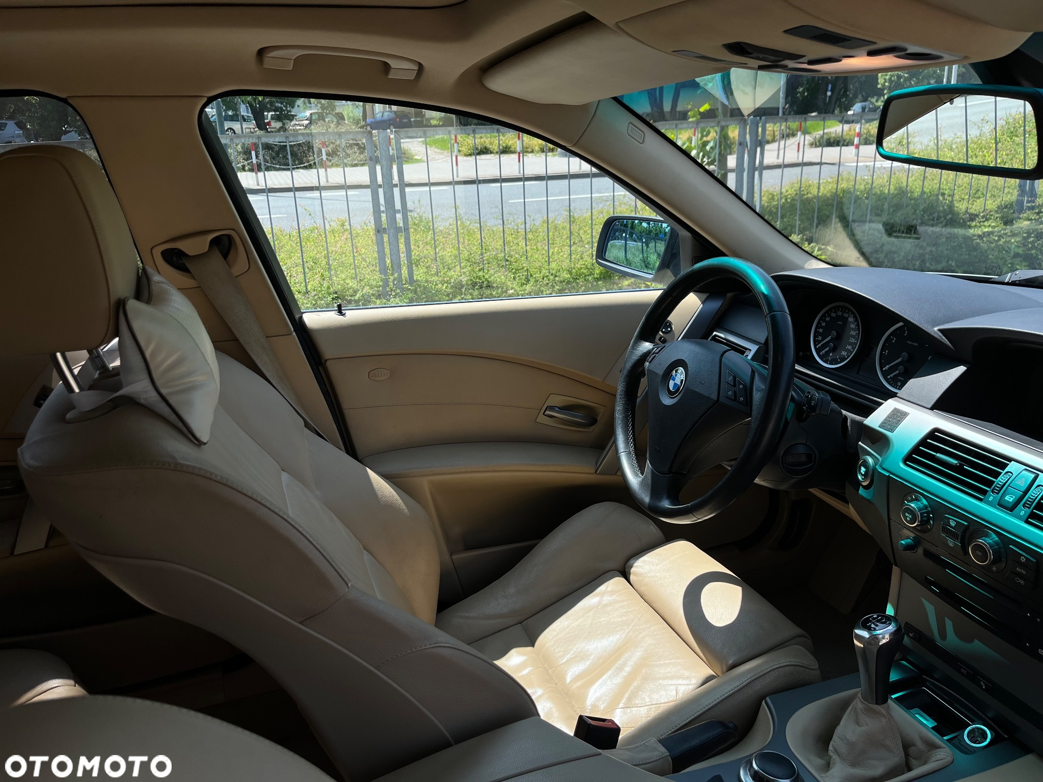 BMW Seria 5 525xi Touring - 7