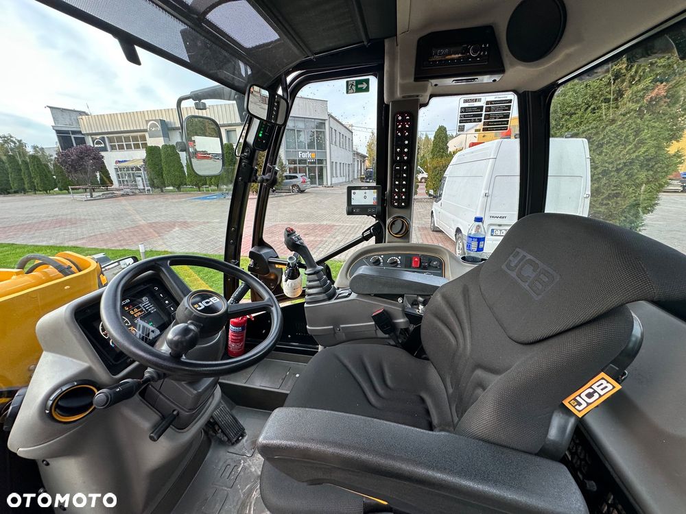 JCB TM280 Agri - 11