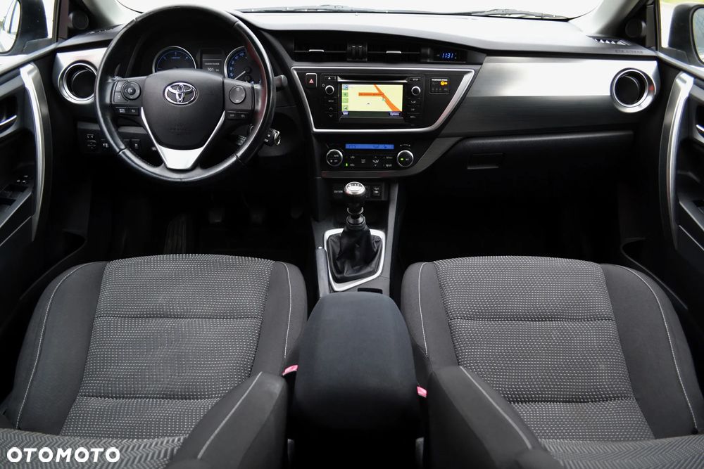 Toyota Auris 2.0 D-4D Premium - 8