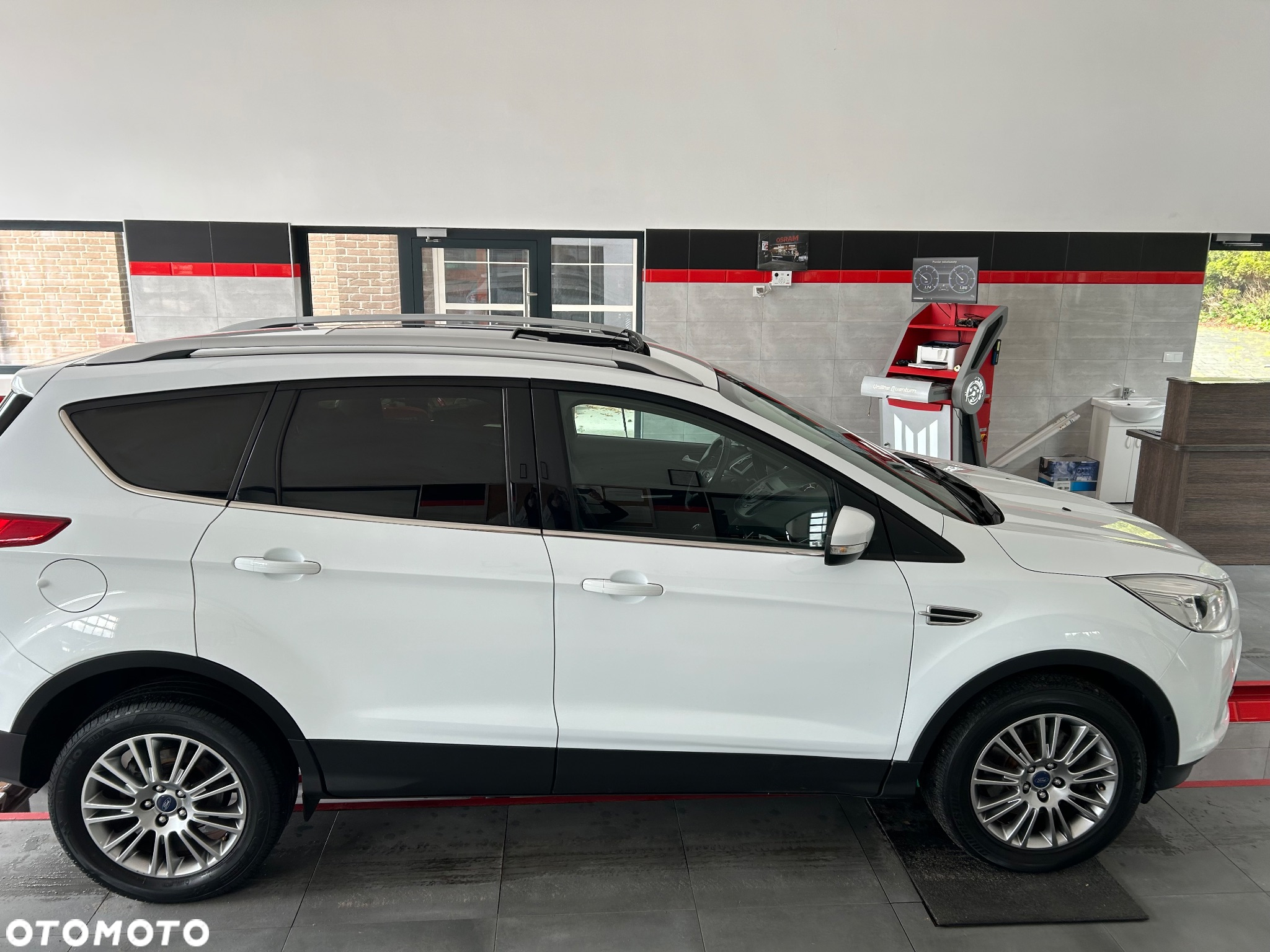 Ford Kuga 2.0 TDCi 2x4 Titanium - 10