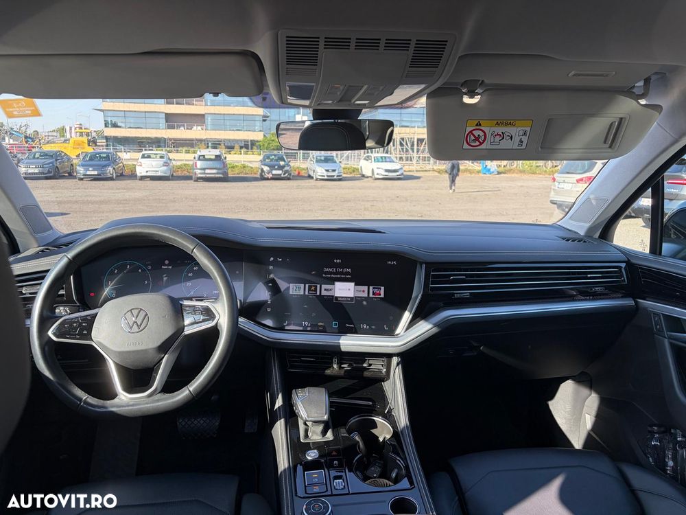 VOLKSWAGEN Touareg 2023 — imagine 13
