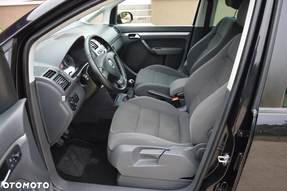 Volkswagen Touran 2.0 TDI Highline - 14