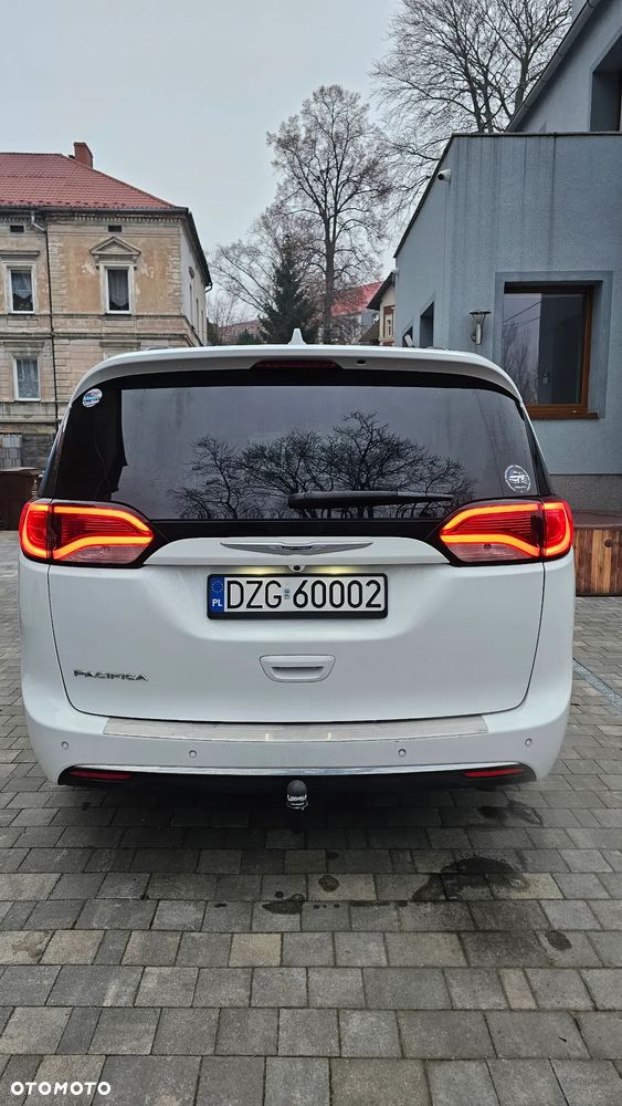 Chrysler Pacifica - 6