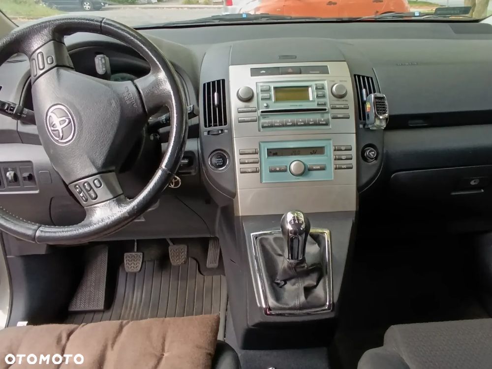Toyota Corolla Verso - 5