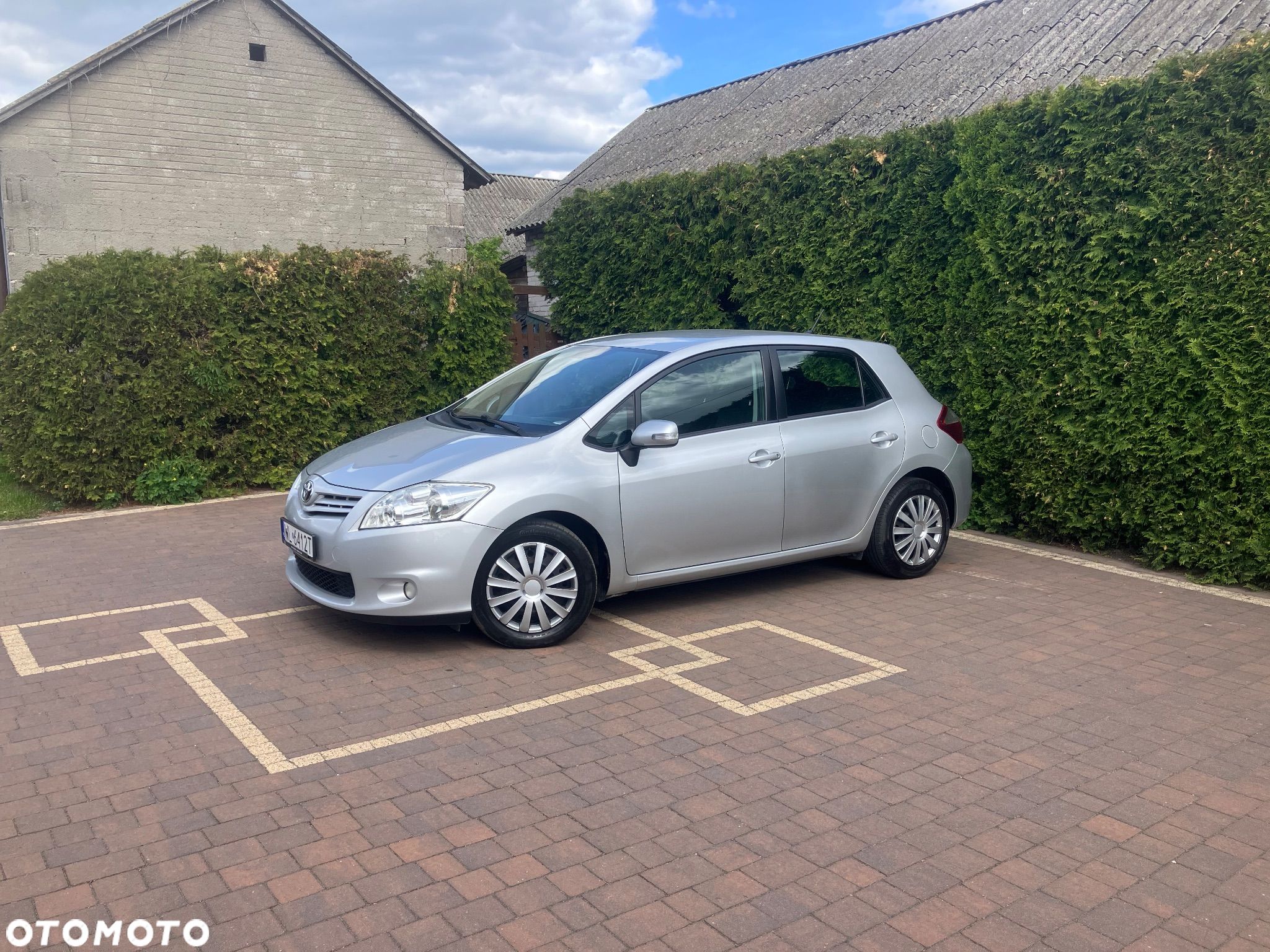 Toyota Auris 1.33 Dual-VVT-i Comfort - 1