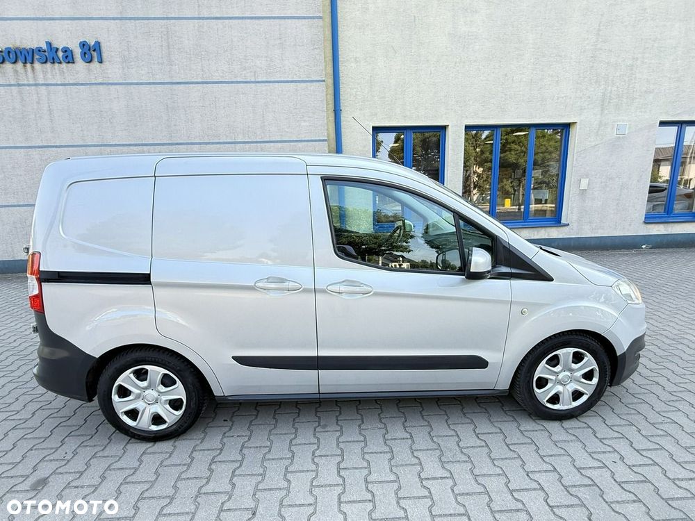 Ford Courier - 12